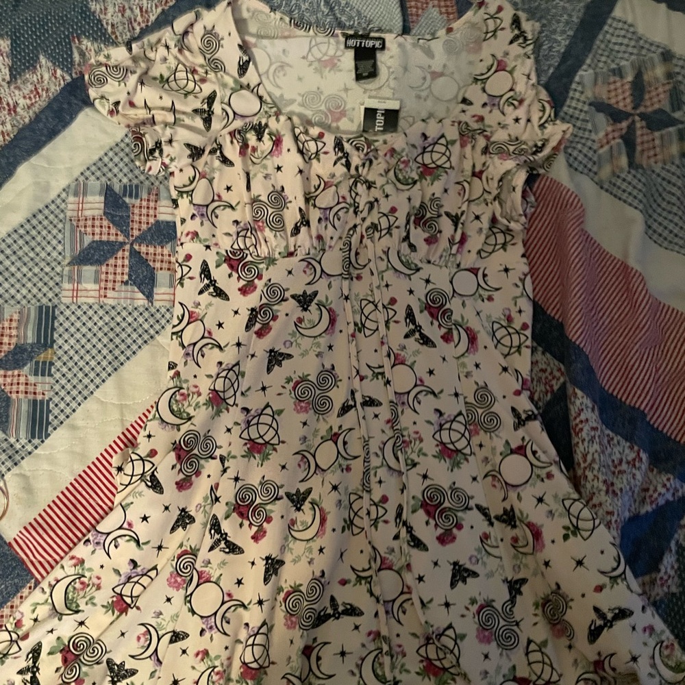 Hot topic whitchy dress, empire style hot topic